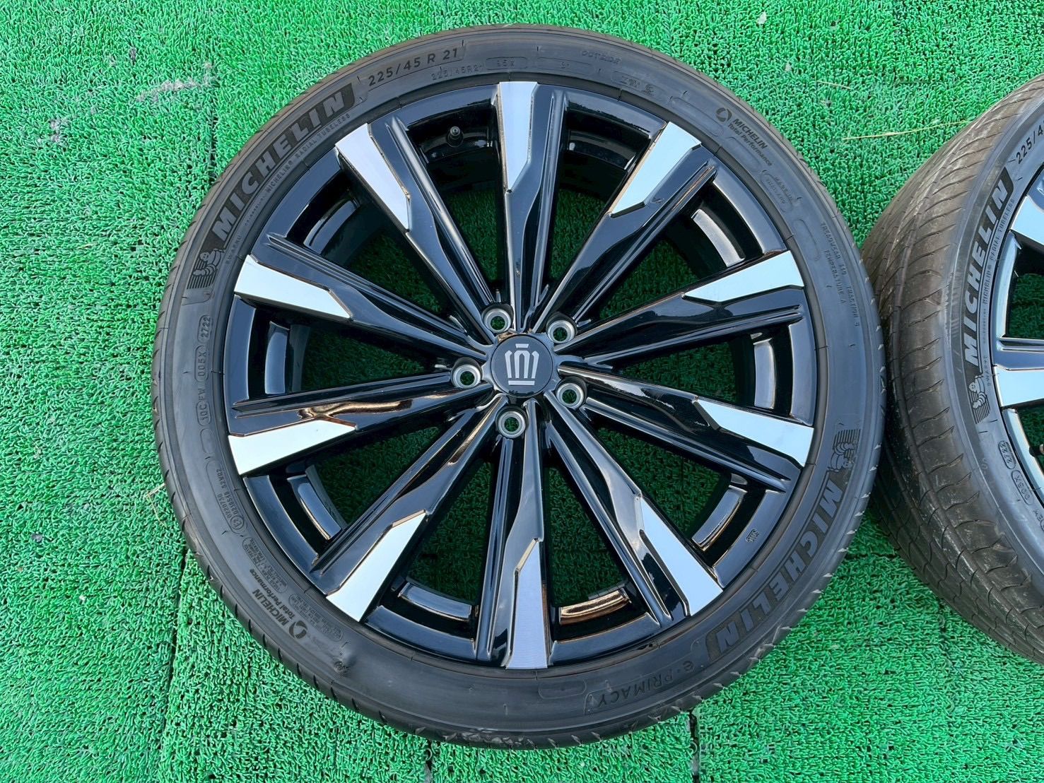 254 132 7 トヨタ クラウン クロスオーバー TOYOTA CROWN ホイール２本のみ