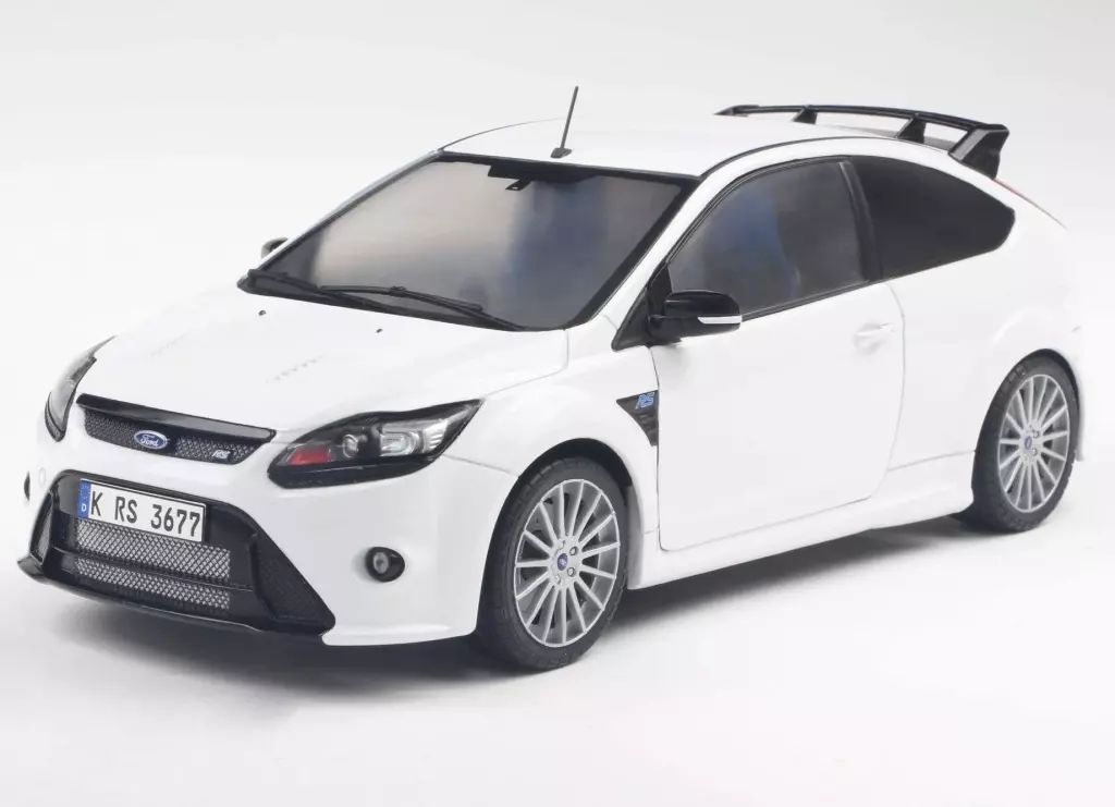 ミニカー 1 18 フォード フォーカス RS Mk.2 2009 ホワイト