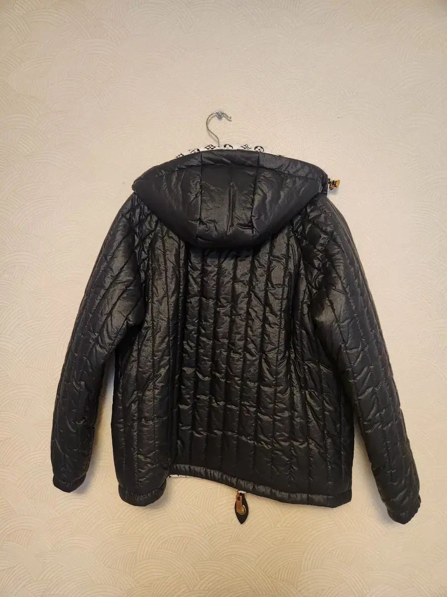 ルイヴィトン リバーシブル ダウン ブラック - メルカリ