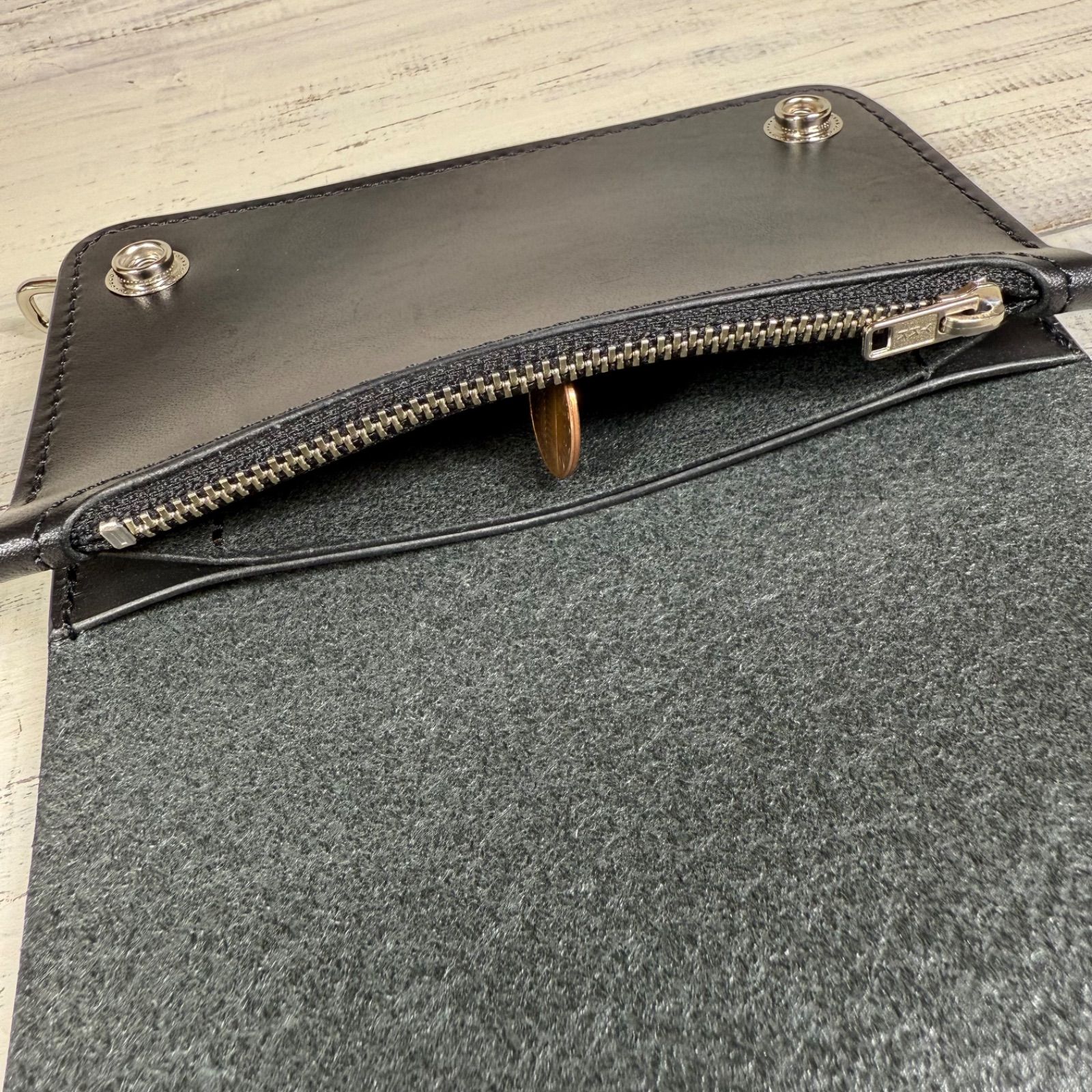 トラッカーウォレット ミドル 2層】 ブラック 北米ステア シルバー YKK