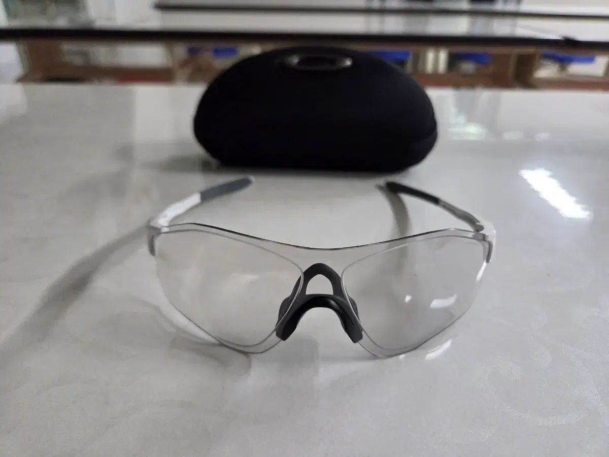 オークリー EVゼロパス 変色ゴーグル