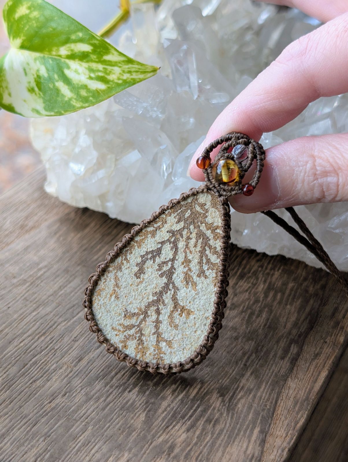 マクラメ編みネックレス