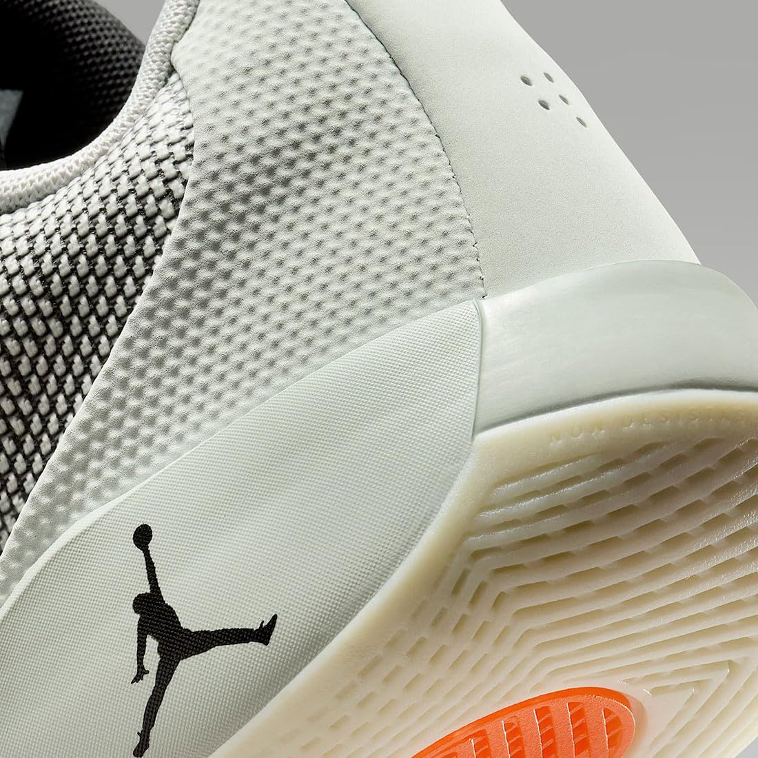  ナイキ ルカ .77 PF ゴーン キャンピング LUKA Gone Camping ライトシルバー ブラック ココナッツミルク ハイパークリムゾン HF 0819-003 26.0 cm その他 陸上競技