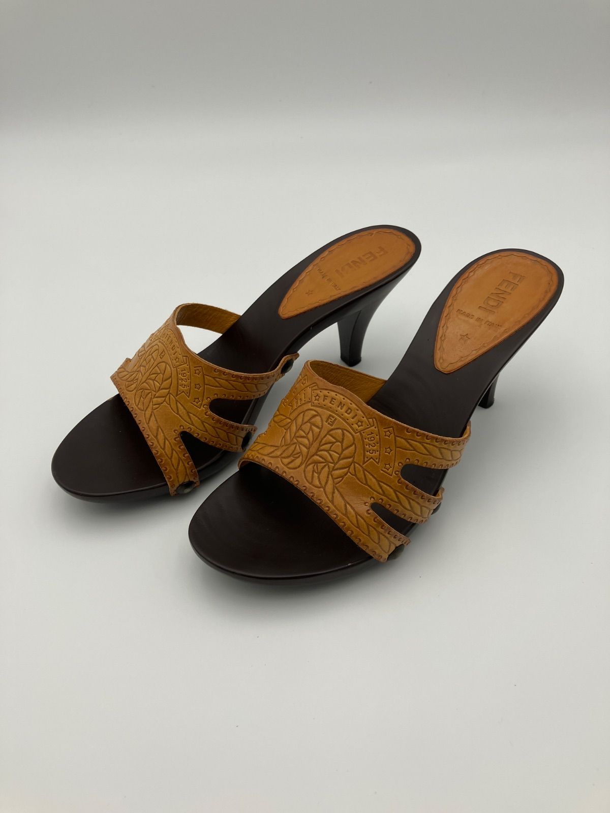 Fendi フェンディ レザーヒール サンダル 表記サイズ34 5327 - メルカリ