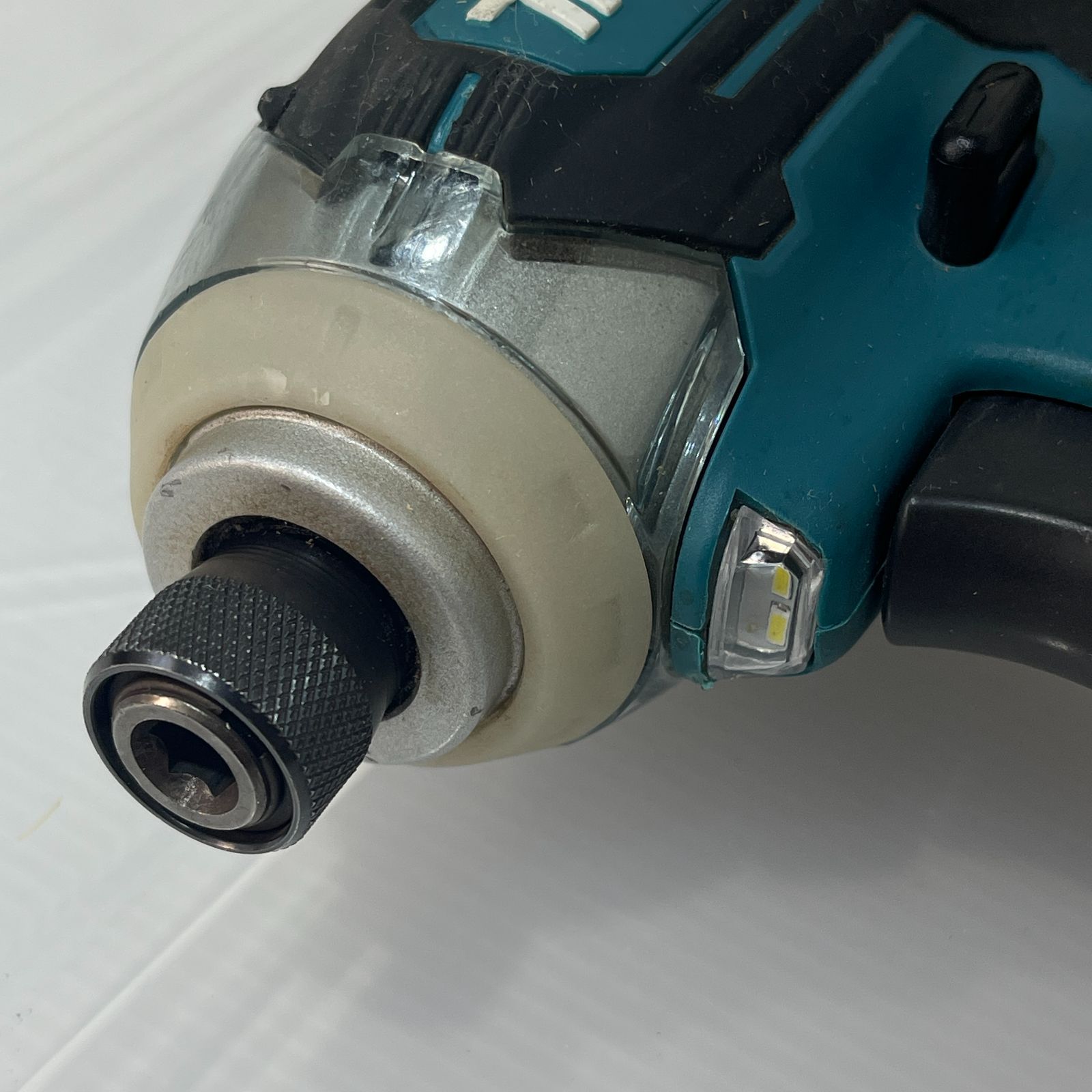 V 充電式インパクトドライバー