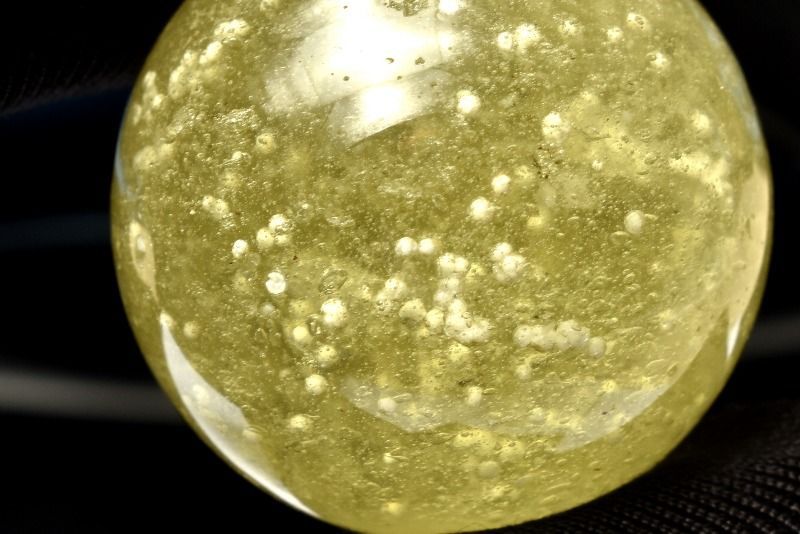 1点物】希少◇宇宙からの贈り物 リビアングラス 31mm 丸玉(台座付き