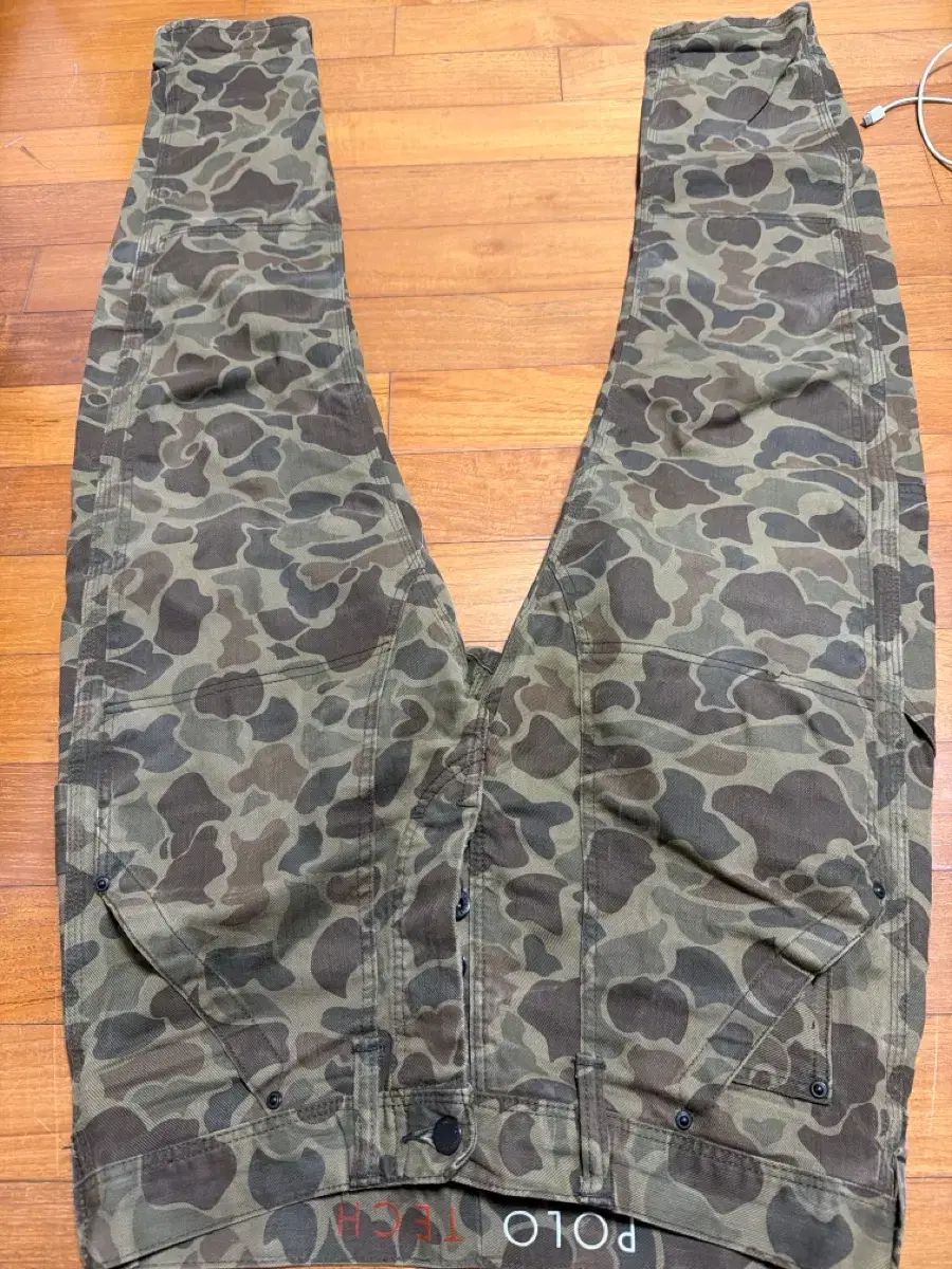 ポロ ハイテック カモ ズボン