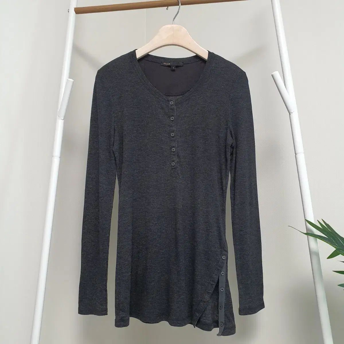 マージュ maje サイドボタン タイトフィット ゴージ 長袖Tシャツ