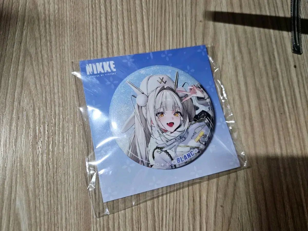 勝利の女神：NIKKE(ニケ) AGF 3周年 記念 グッズ 缶バッジ ブラン 出品