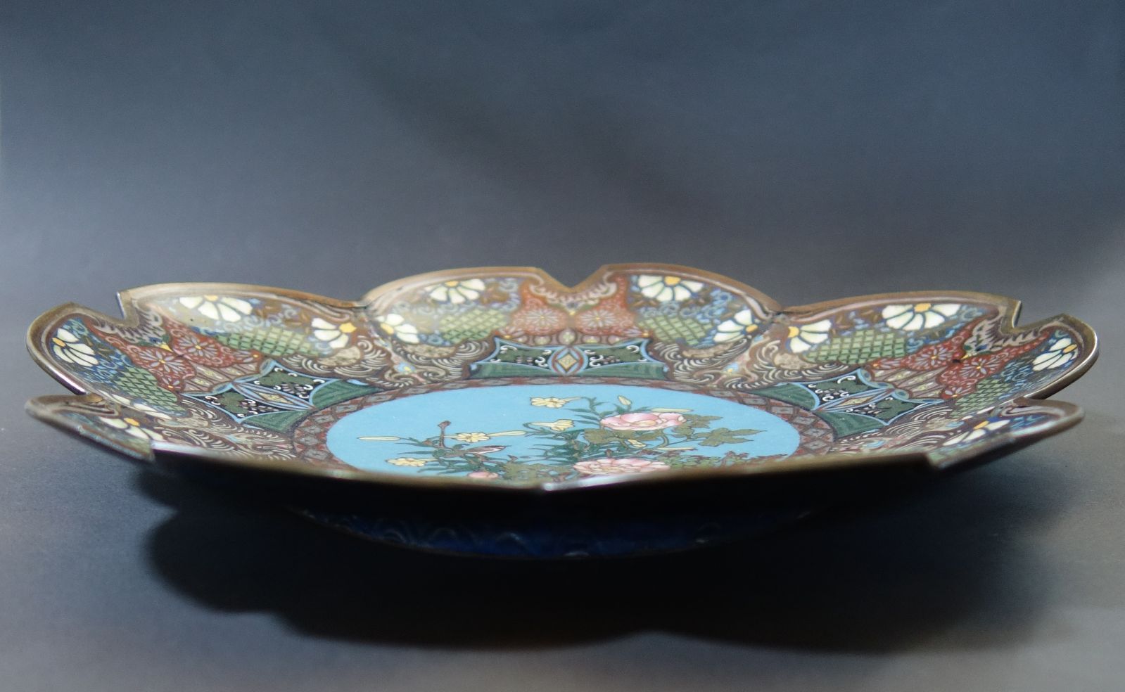 七宝焼 【 桜花形 花鳥図 七宝皿 】七宝 飾皿 骨董 古美術 Dc25051501