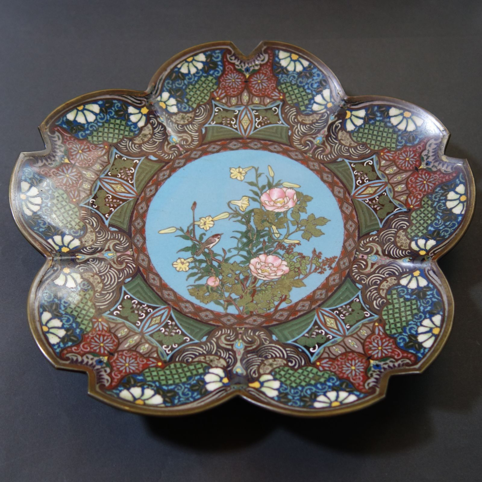 七宝焼 【 桜花形 花鳥図 七宝皿 】七宝 飾皿 骨董 古美術 Dc25051501