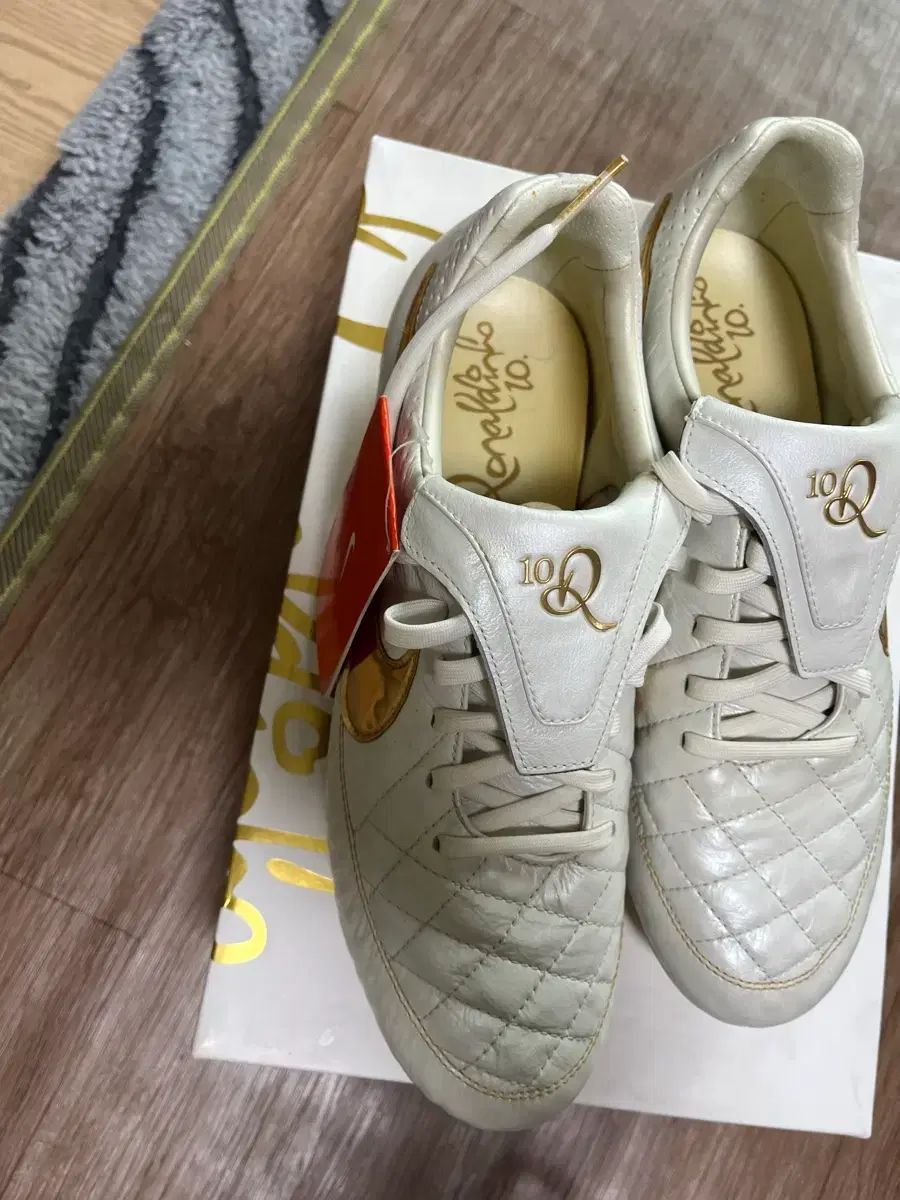 ナイキ ティエンポ Touch of GOLD 275 ナイキコリア