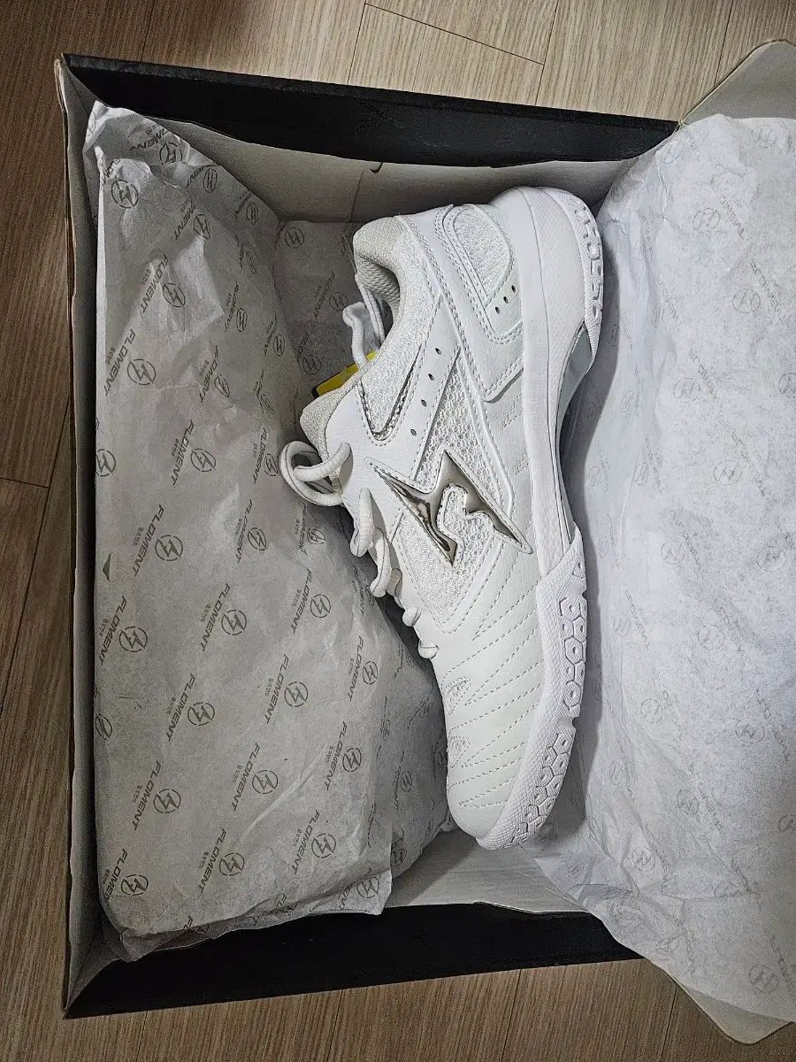 FLO MENT SUPER 500 バドミントンシューズ 260 mm