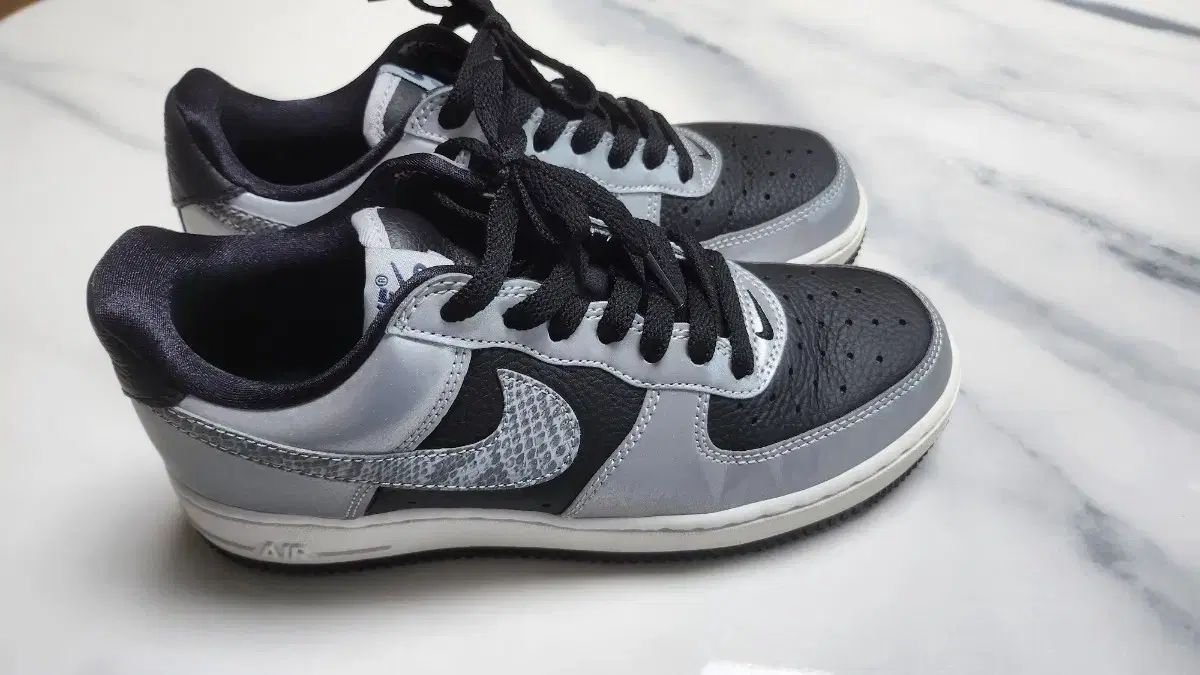 ナイキ エアフォース 1 シルバースネーク NIKE AIR FORCE 1