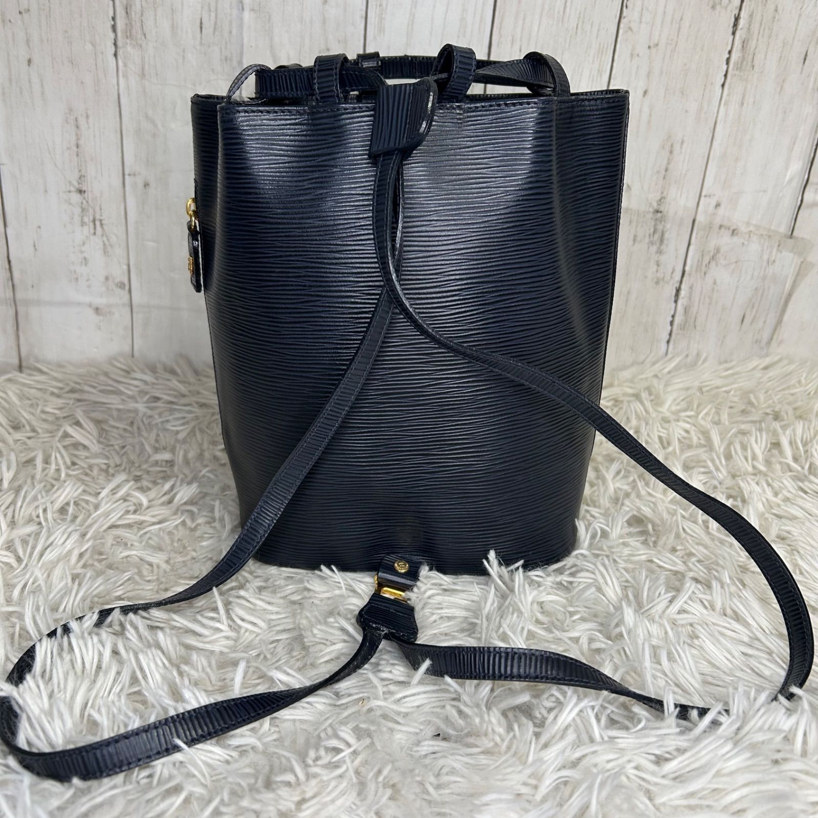 FENDI】ショルダーバッグFFロゴレザーブラック巾着型
