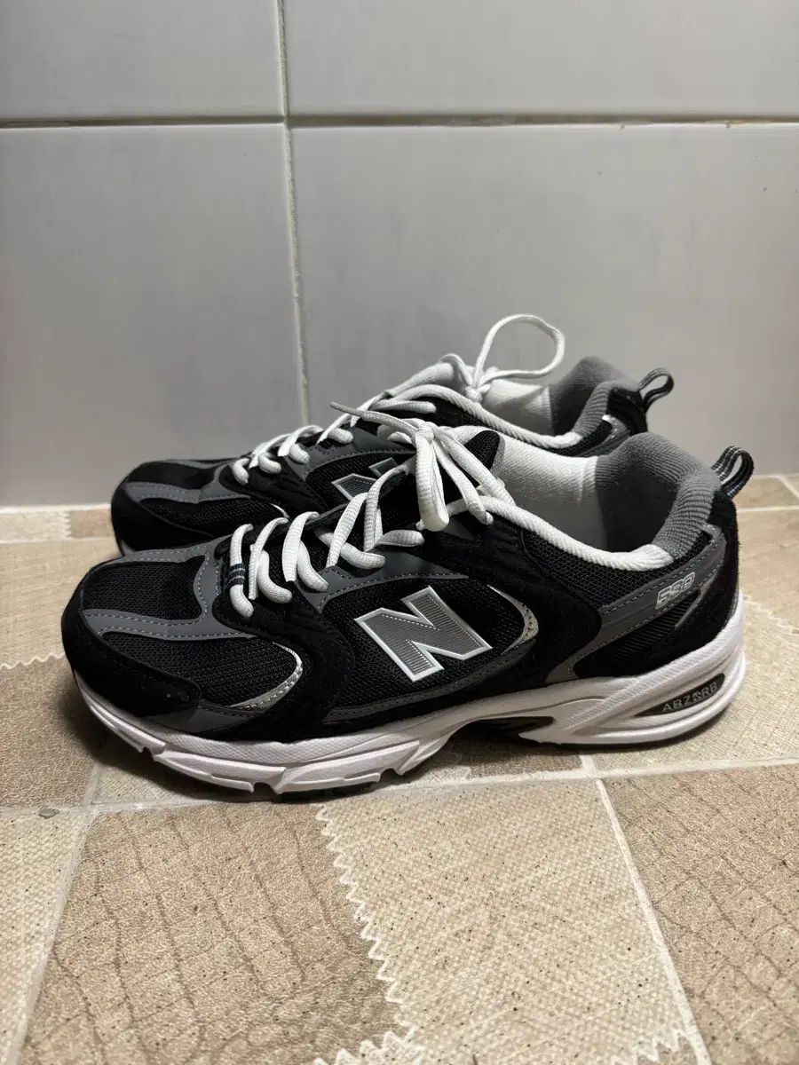 ニューバランス 530 Classic ブラック 26.5cm - メルカリ