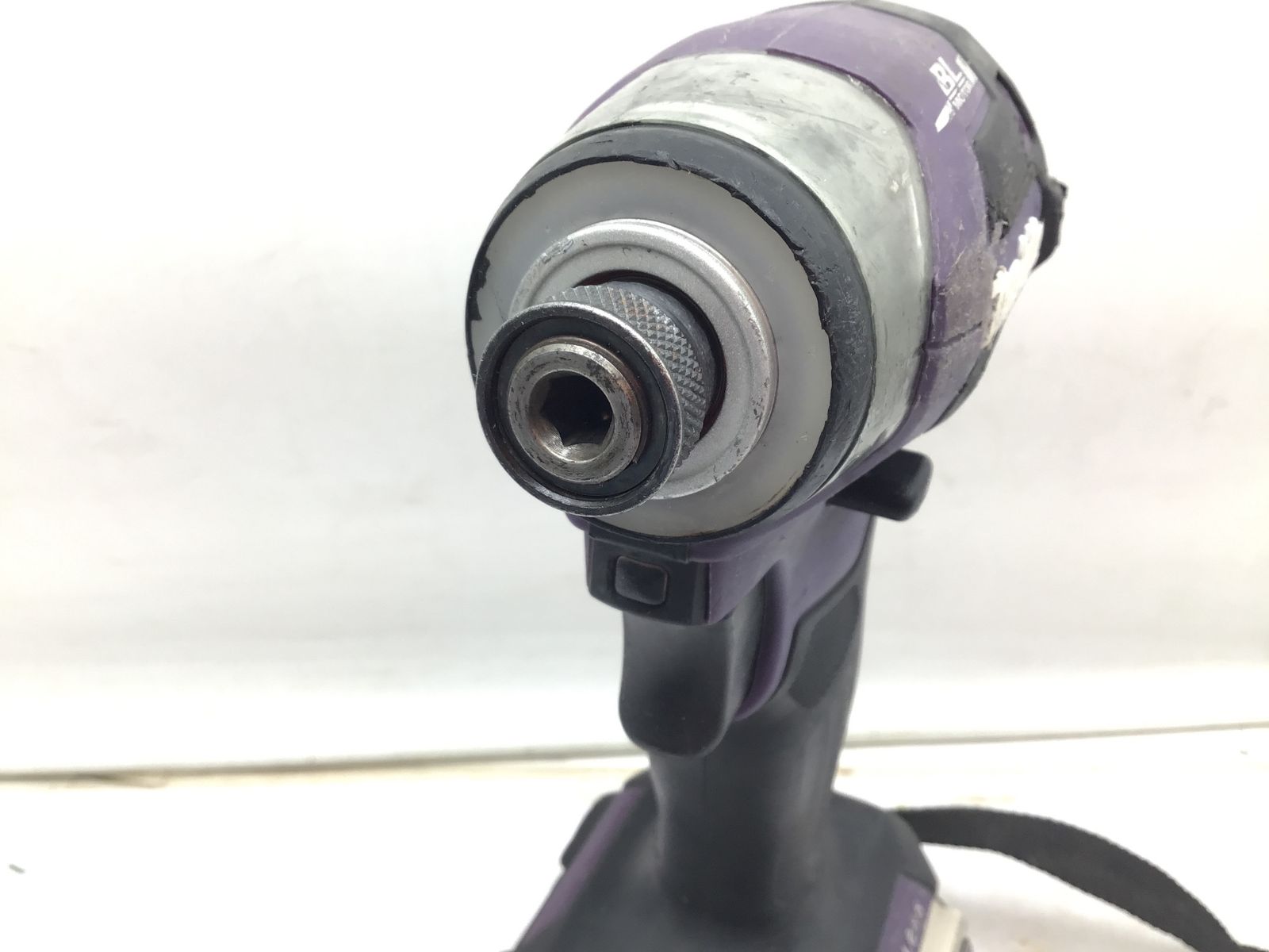 v充電式インパクトドライバ