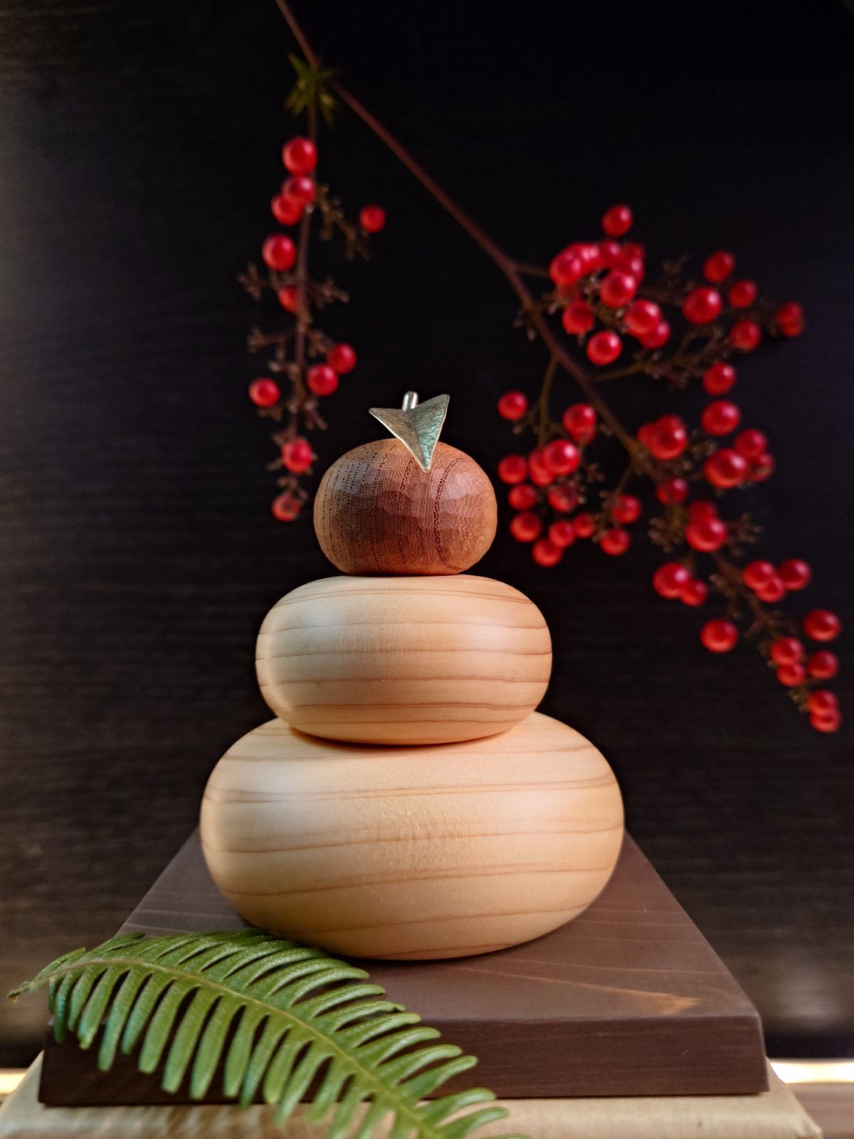 木製鏡餅飾り 小size 手彫り橙 紙箱入り