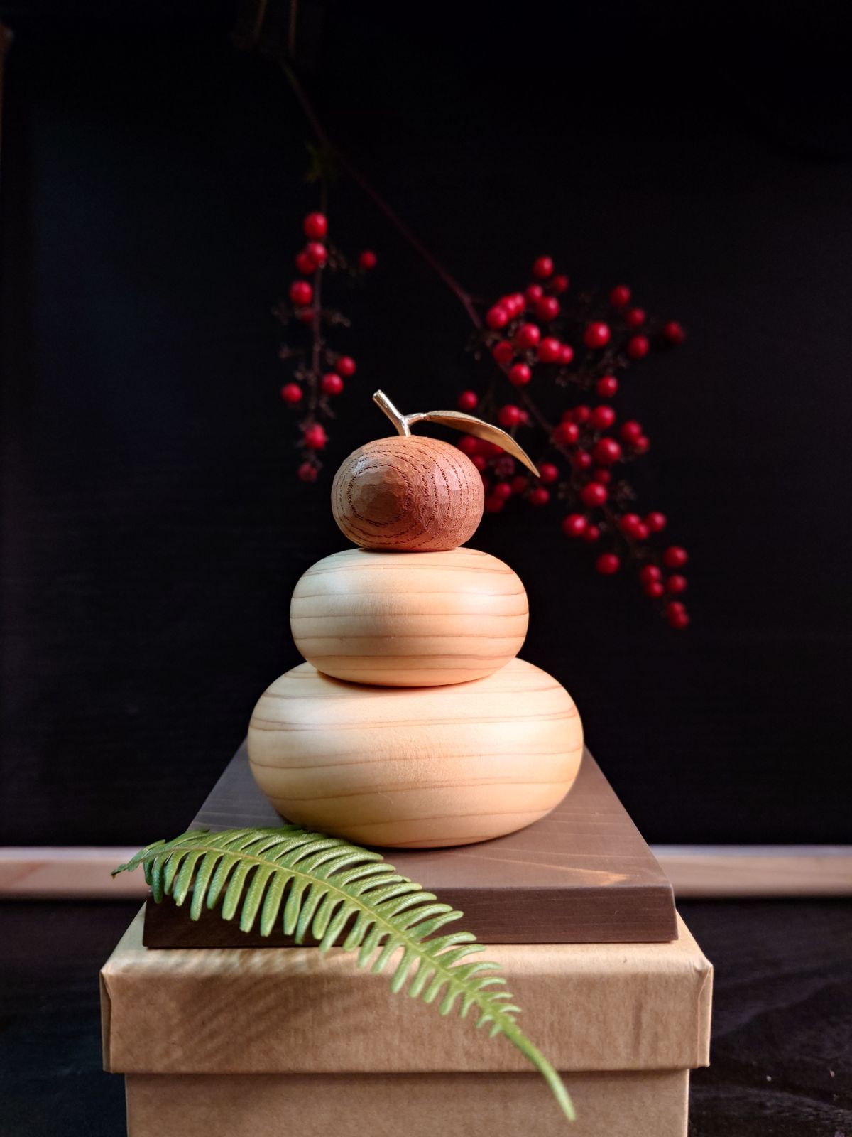 木製鏡餅飾り 小size 手彫り橙 紙箱入り - メルカリ