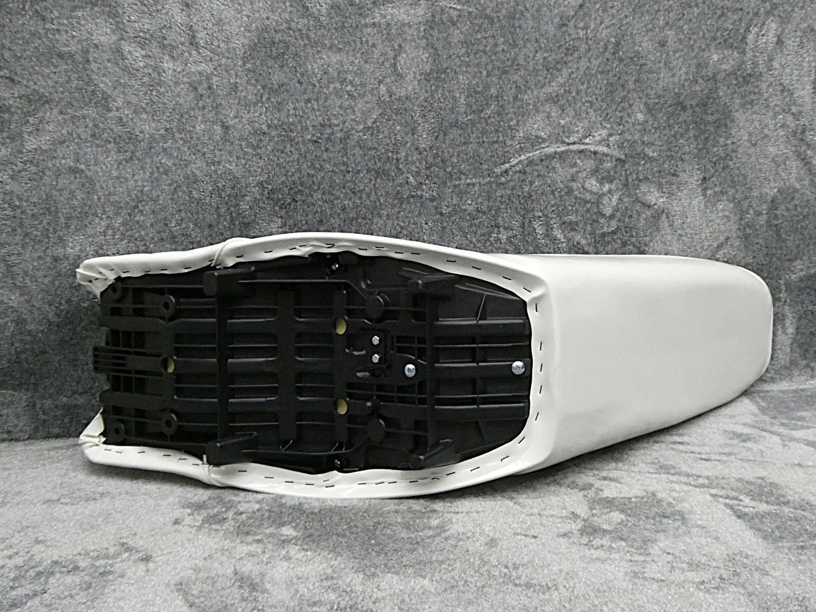 XJR400R 後期 白エナ60cm 三段シート/ホワイト3段 補強入り