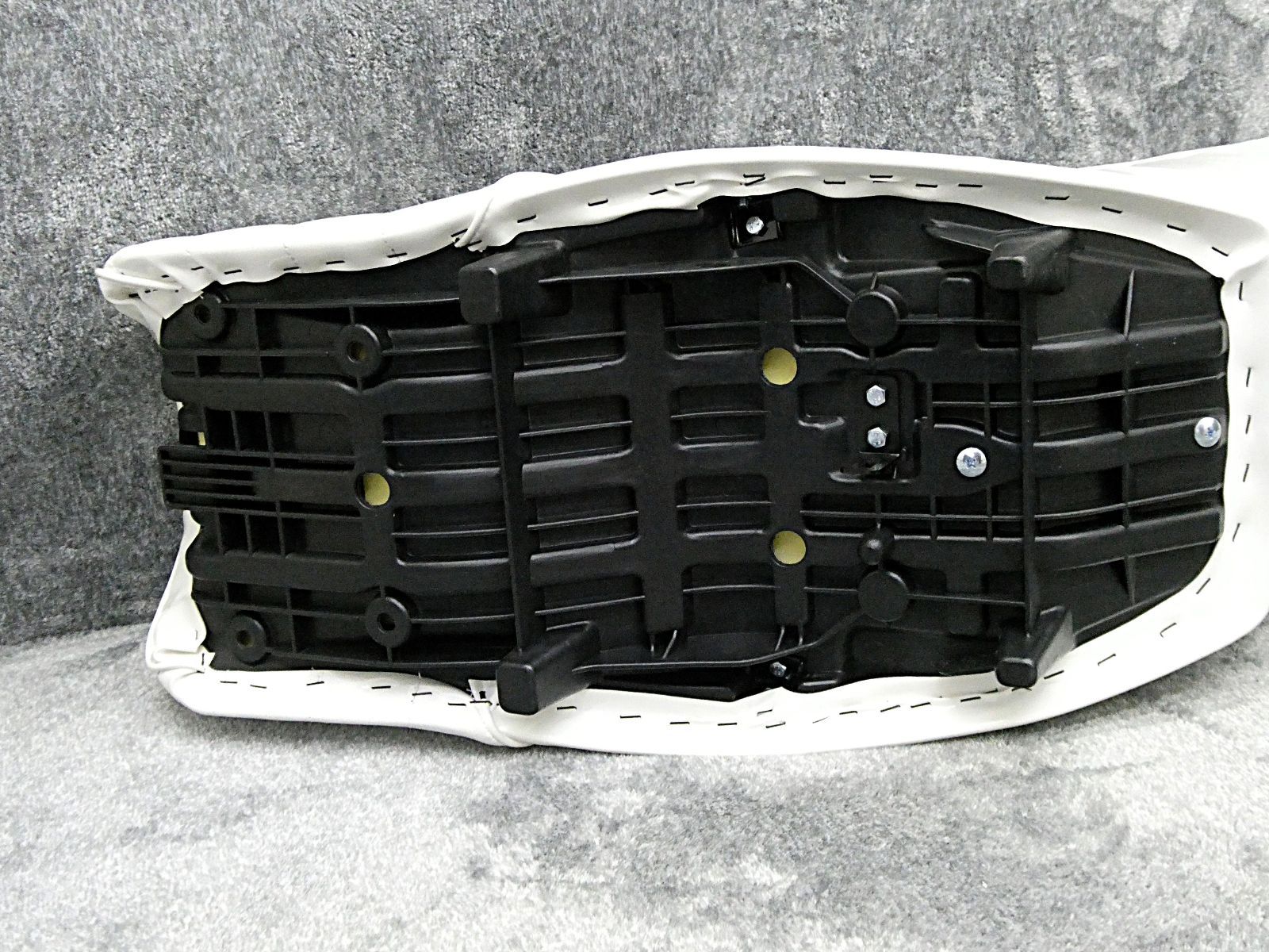 XJR400R 後期 白エナ60cm 三段シート/ホワイト3段 補強入り