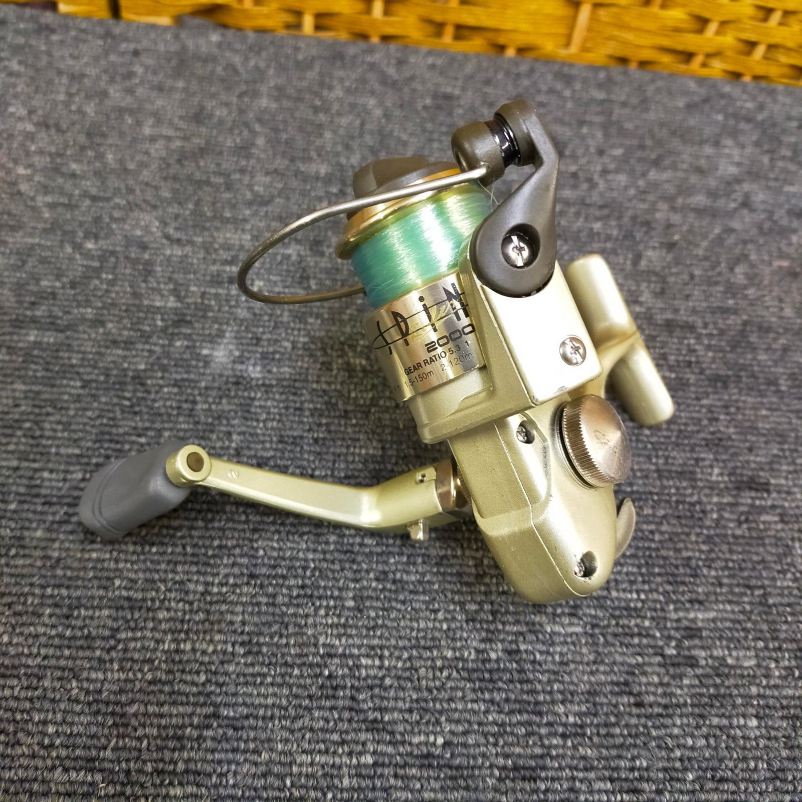 金色 スピニングリール 緑の糸付き　PE 金色 スピニングリール 緑の糸付き PE おり釣具 PEライン付 スピニング
