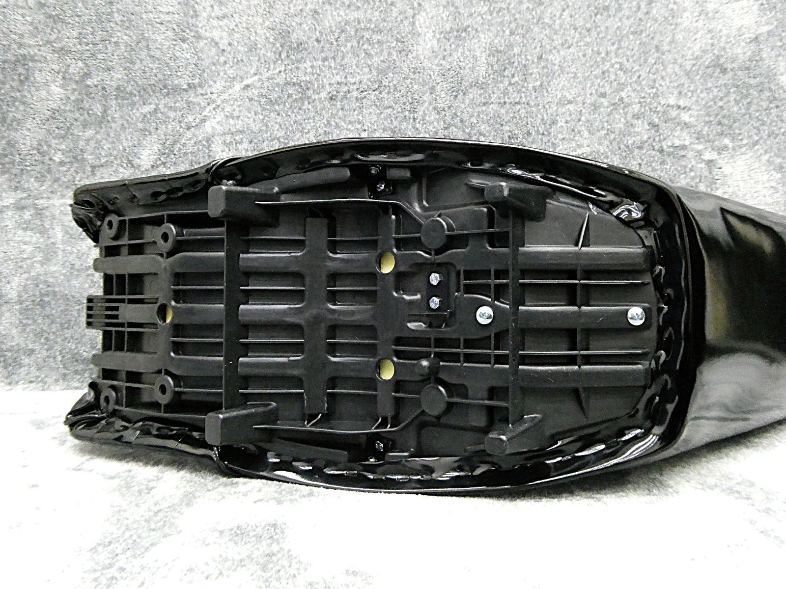 ＸＪＲ４００Ｒ　後期　黒　エナ６０ｃｍ　三段シート/完成品3段シート 補強入り XJR400R後期黒赤エナ60cm三段シート/完成品 補強入り