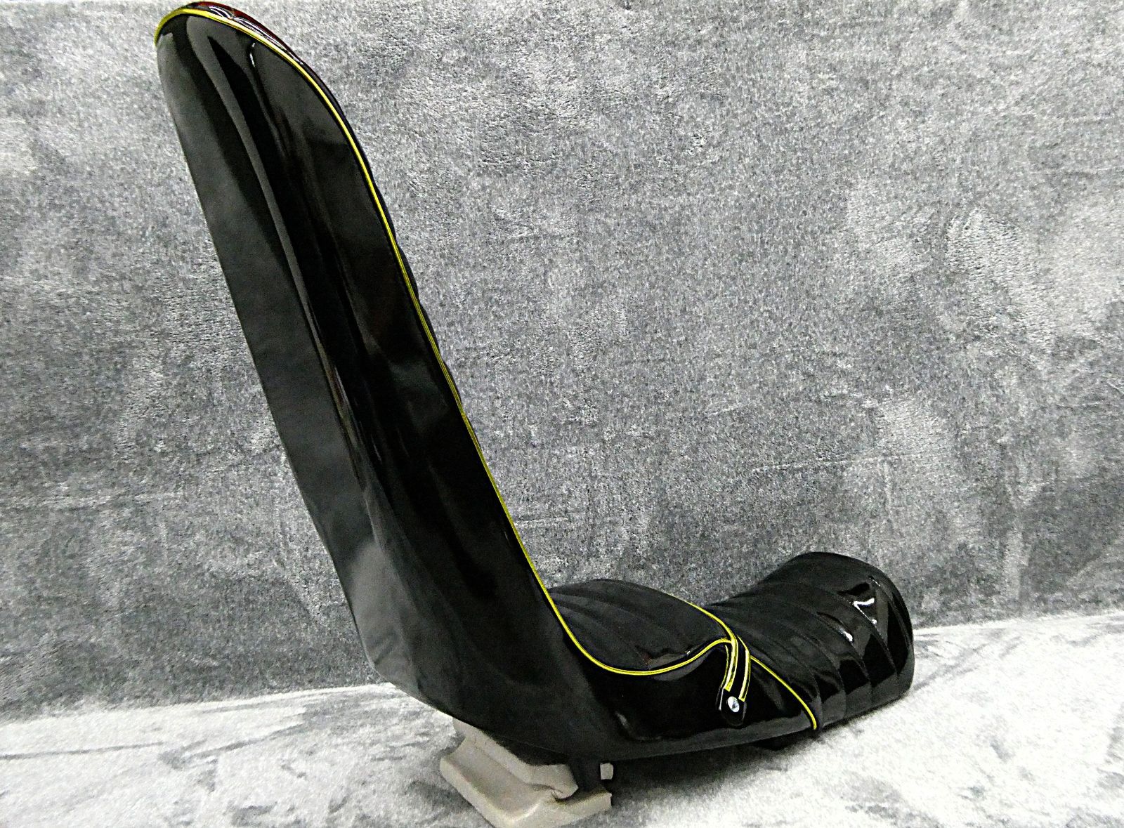 XJR400R後期 黒金エナ60cm 三段シート/ブラック3段 補強入りBLACK