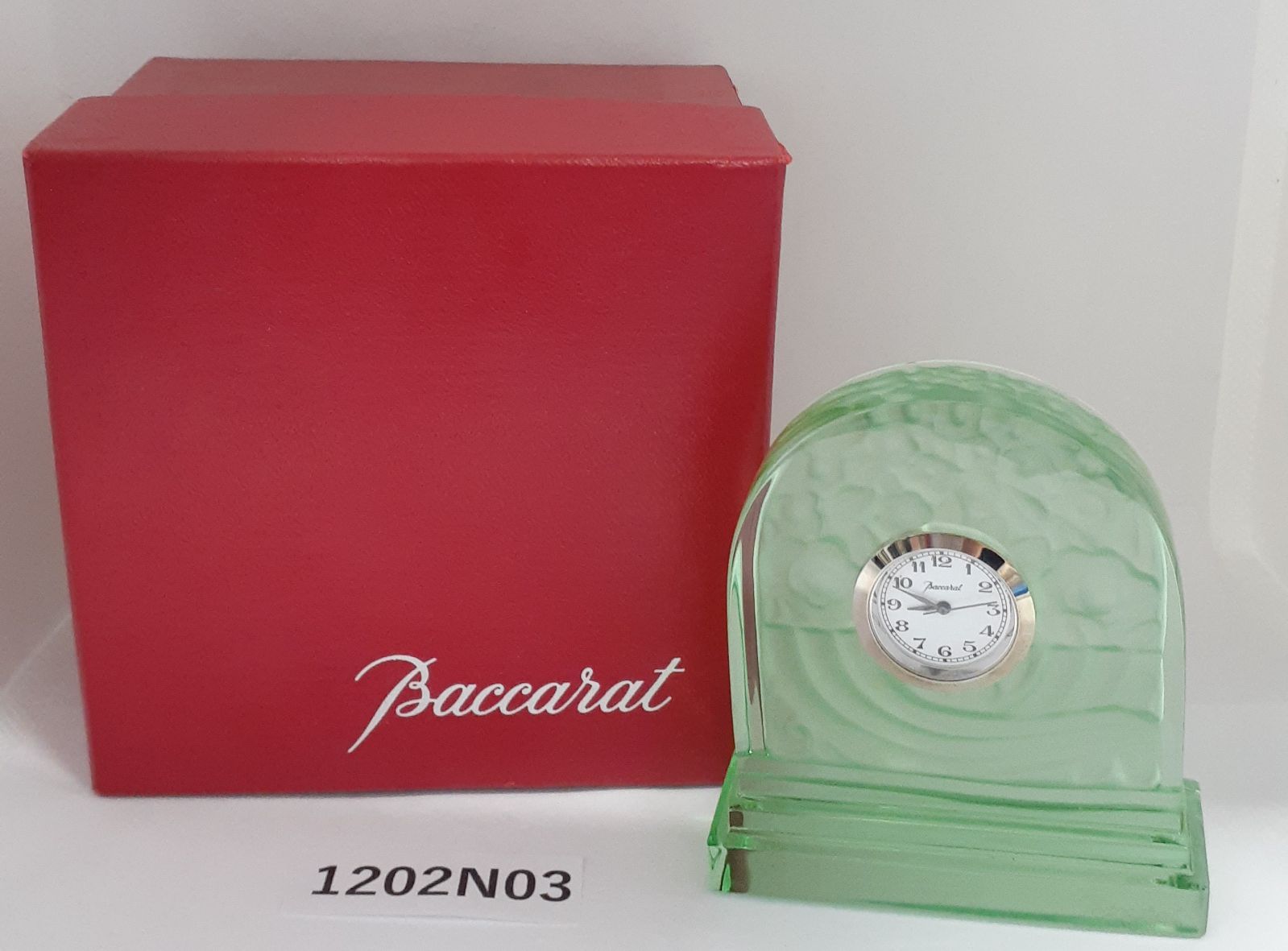 (廃盤モデル)　バカラ　置時計 希少！廃盤モデル【1202N03】バカラクロック ライトグリーン 置時計