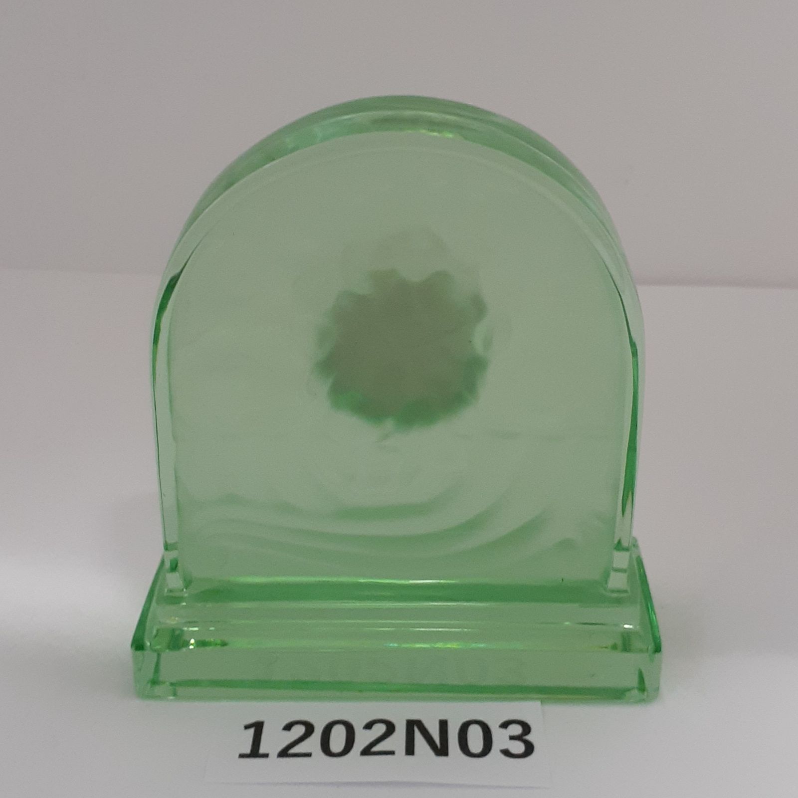 (廃盤モデル)　バカラ　置時計 希少！廃盤モデル【1202N03】バカラクロック ライトグリーン 置時計