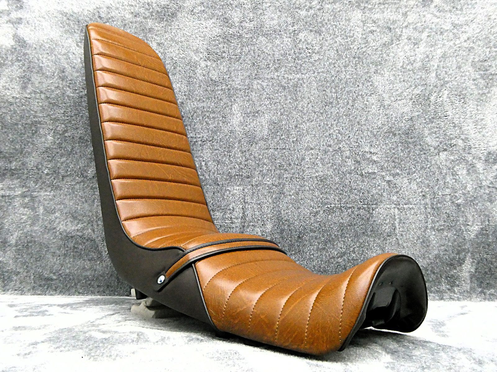 XJR400R後期　茶ツートン60cm　三段シート/ブラウン3段 補強入りBROWN ロングシート エナメル4HM9 RH02Jアンコ抜き98～08年式40 3段 へっぽこ社長