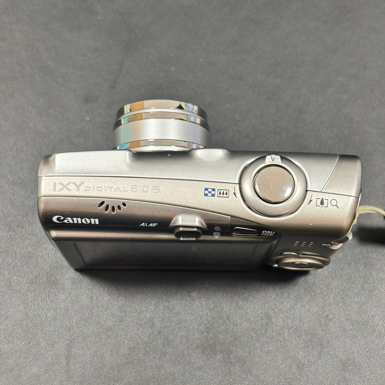 Canon IXY Digital 810 IS 純正バッテリー＆充電器付き Canon IXY Digital 810 IS 純正バッテリー＆充電器付き Canon IXY