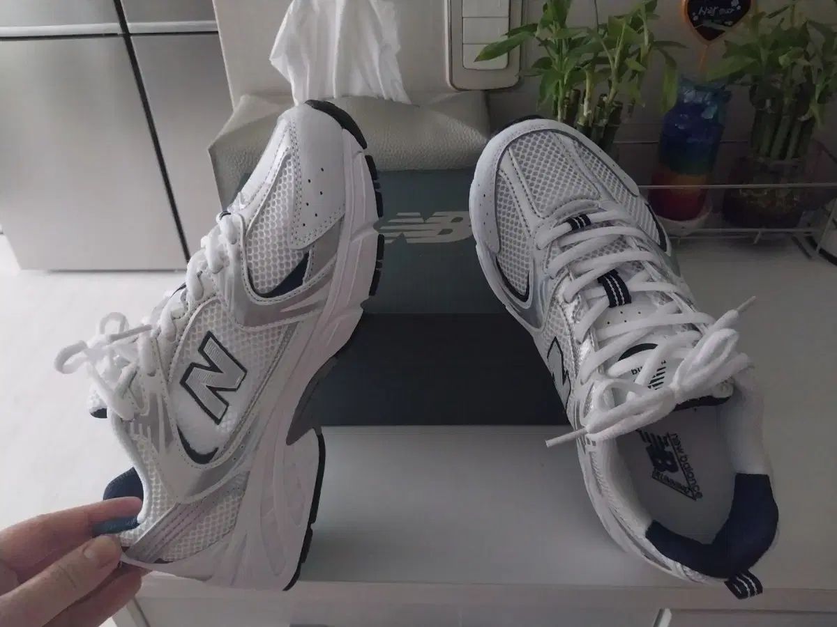 ニュー ンス 530 ホワイト シルバー スニーカー