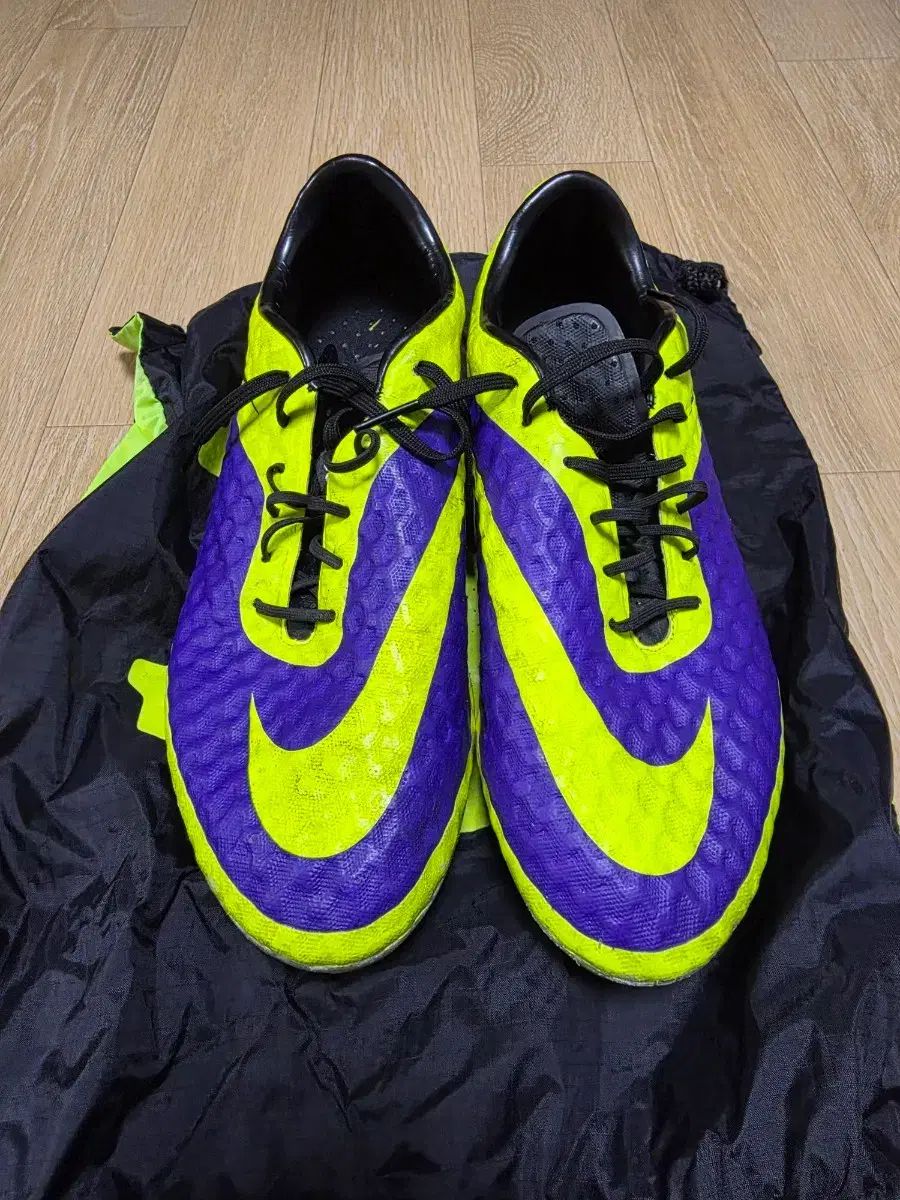 ハイパーヴェノム FANTOM FG サッカーシューズ 選手用