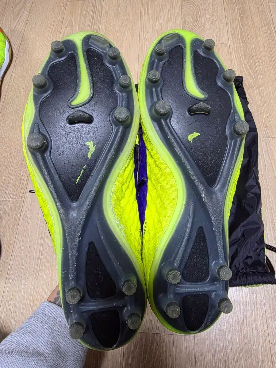 ハイパーヴェノム FANTOM FG サッカーシューズ 選手用