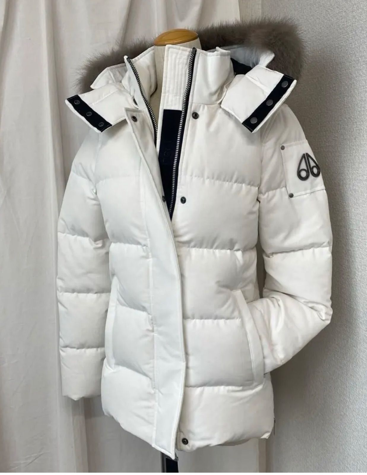 ムースナックルズ MOOSE KNUCKLES 袖ロゴダウンジャケット フォックス 