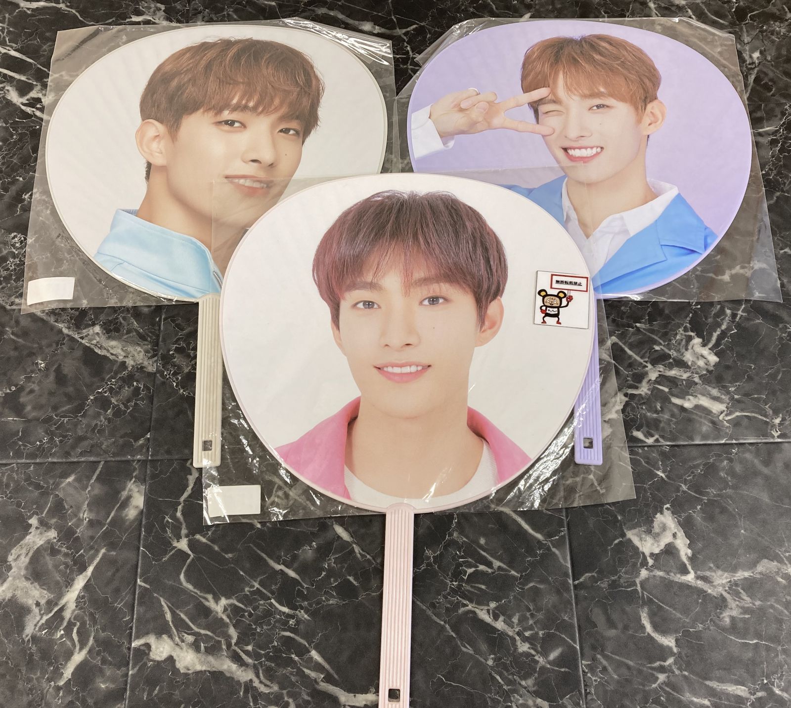 10. SEVENTEEN ドギョム うちわ 3点セット - メルカリ