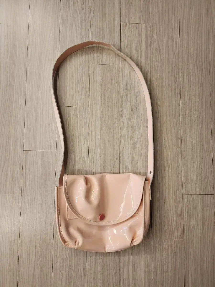 ウート タンベレ エナメル グリッター バッグ