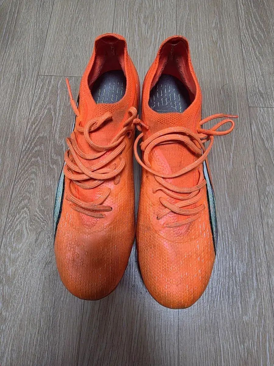 価格引下)プーマ アルティメット ウルトラFG サッカーシューズ (選手用