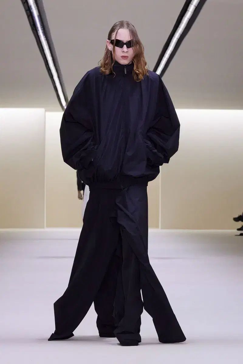 バレンシアガ ダブル フロント トラック パンツ ブラック