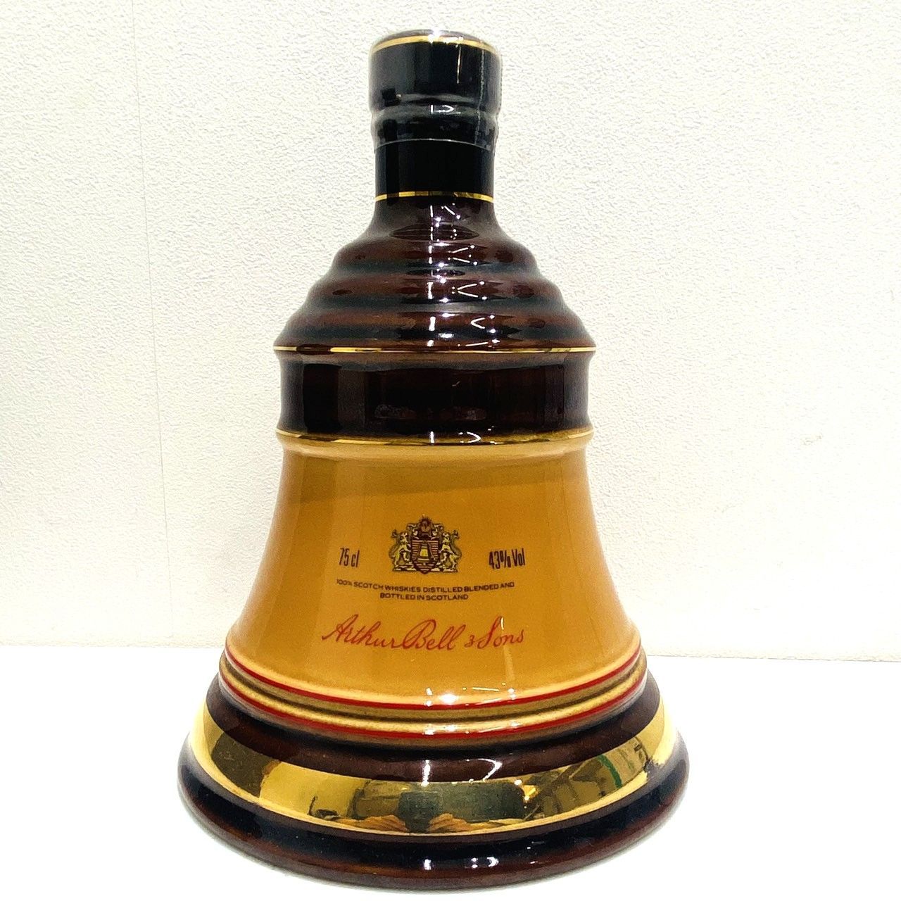 ベルズ 12年 陶器ボトル 750ml 箱付 古酒 - メルカリ