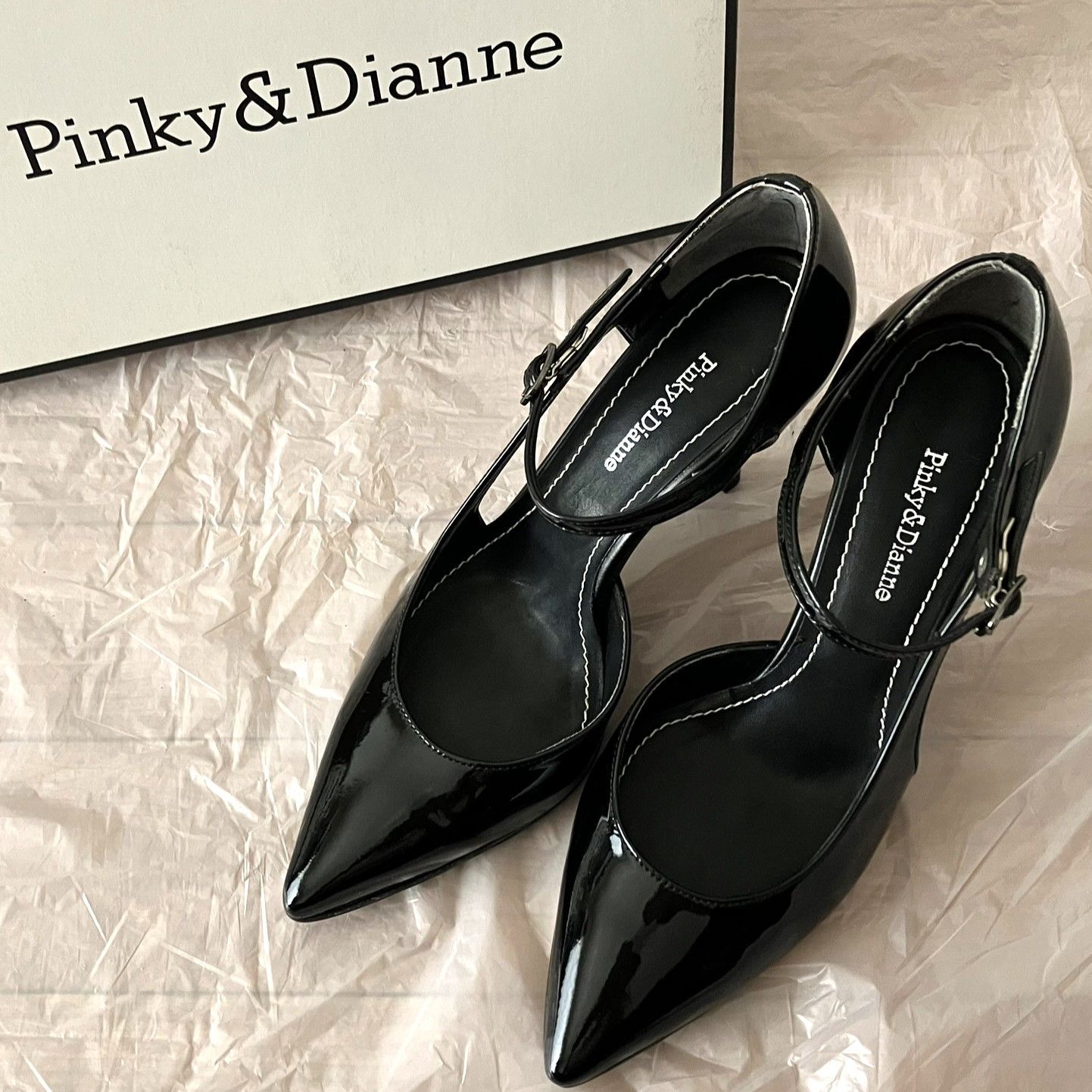 Pinky Dianne ピンキー＆ダイアン エナメルパンプス アンクルストラップ ハイヒール ポインテッドトゥ ブラック 黒 エナメルレザー 22 5 cm