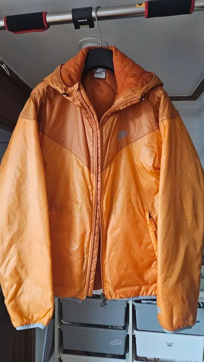 Nike フード付きウィンドブレーカー オレンジ NIKE（ナイキ） ウインド