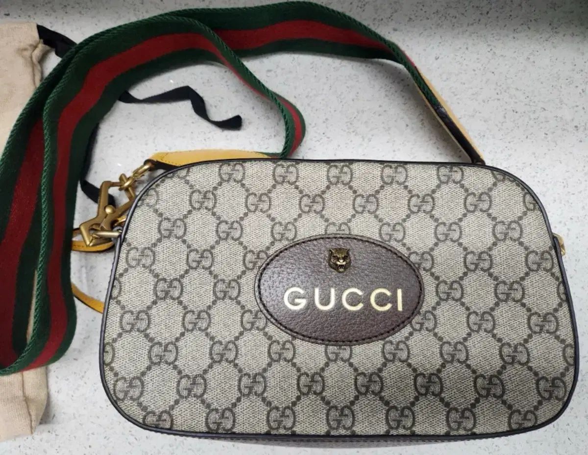 グッチ NEO SUPREME カンバス メッセンジャー バッグ