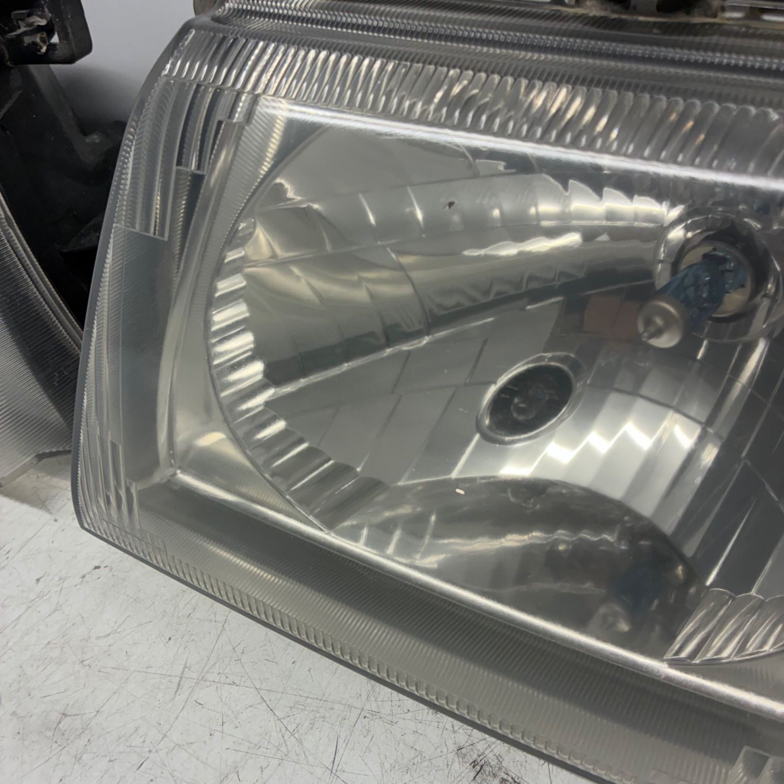 良品【コーティング済】三菱 H53A H58A パジェロミニ ヘッドライト