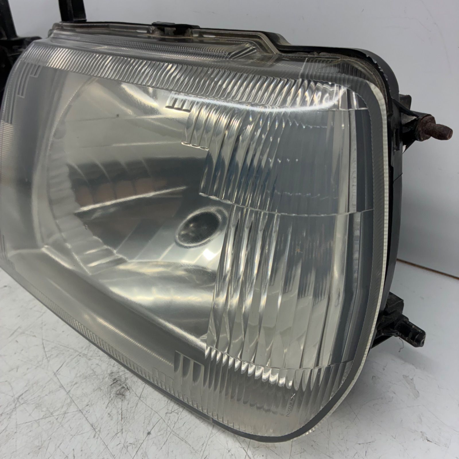 良品【コーティング済】三菱 H53A H58A パジェロミニ ヘッドライト