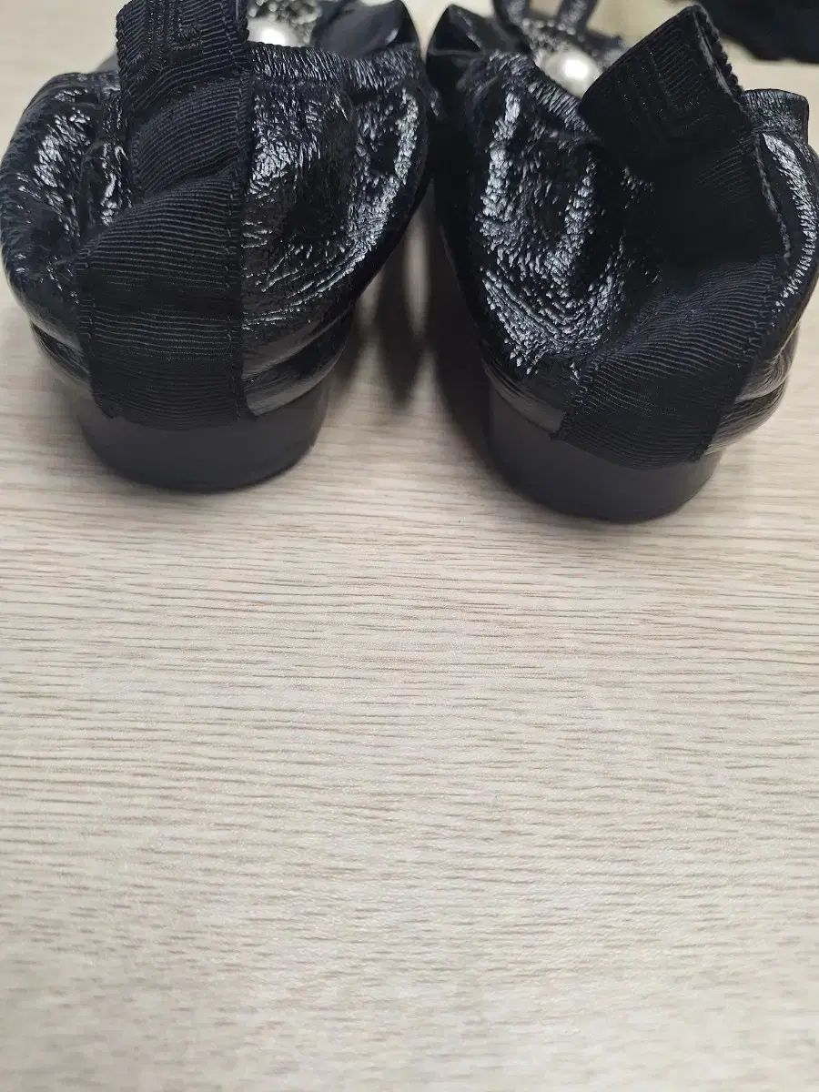 フラット シューズ