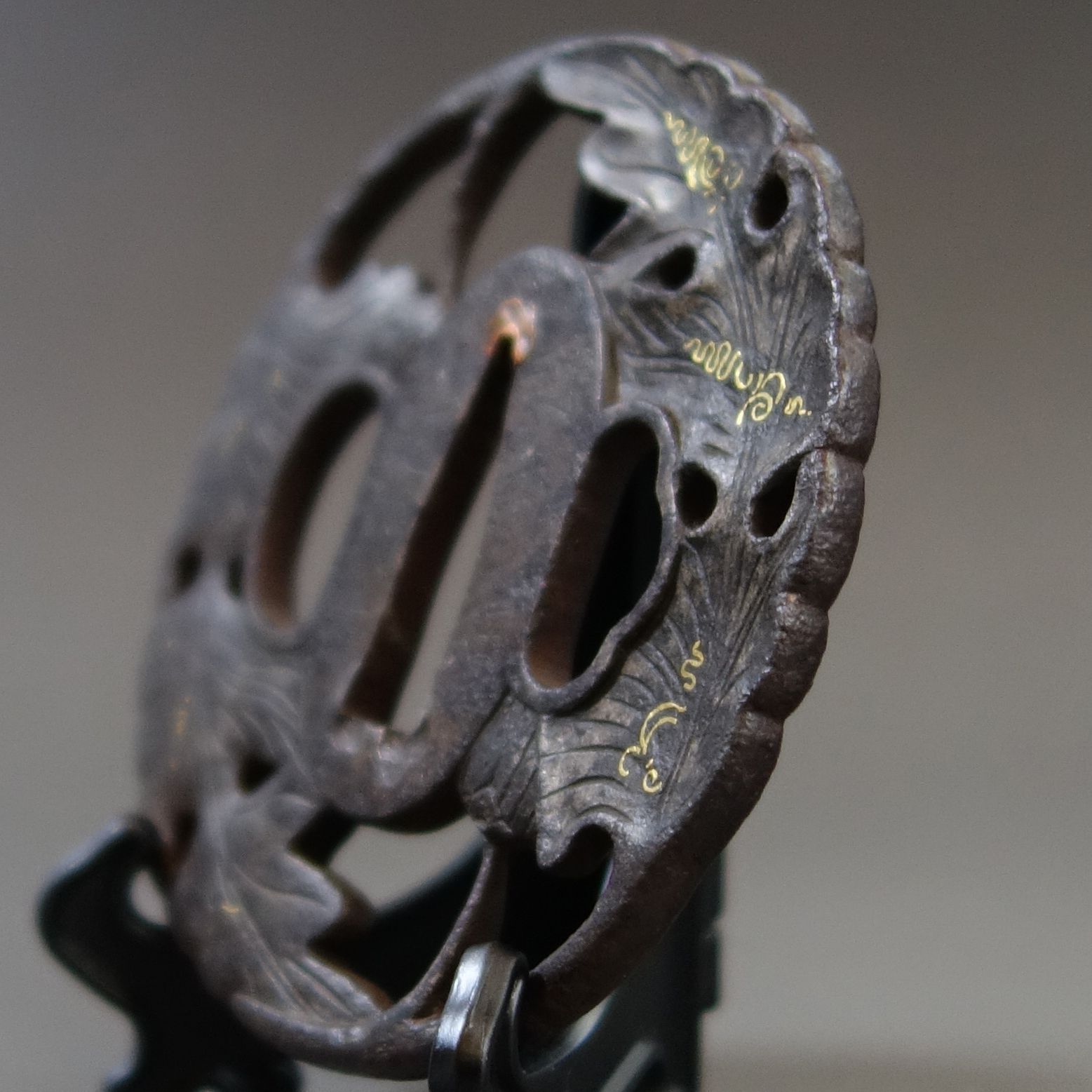 葵・菊葉透かし鍔　鐔　越前住記内作 葵・菊葉透かし鍔 鐔 越前住記内作 葵・菊葉透かし鍔 鐔 越前住記内作