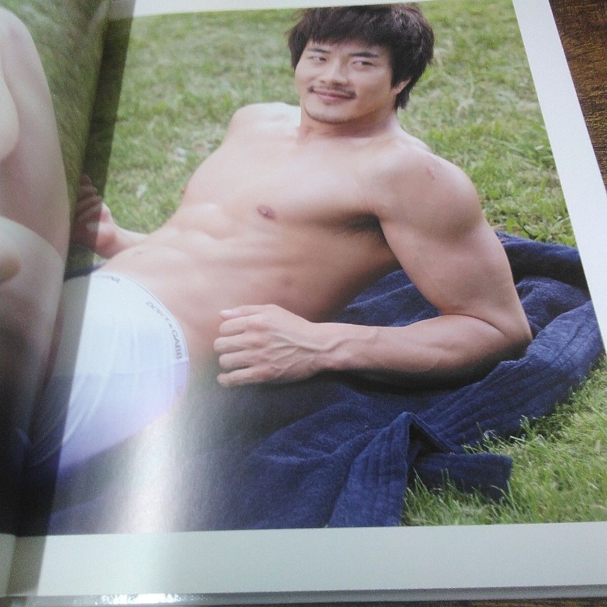 GOLDENTHUMB 写真集 「クォン・サンウ公式写真集 The Nude 〜ホワイト