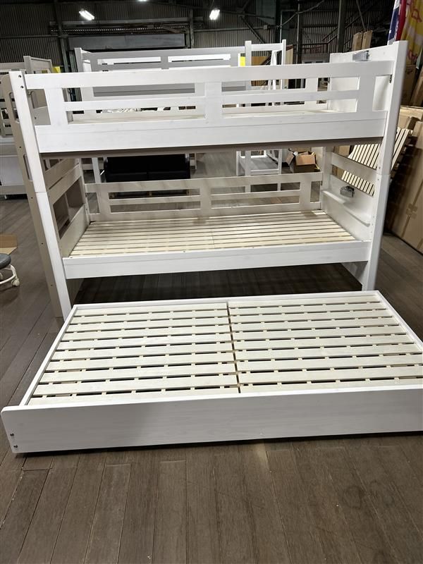 スライド収納 3段ベット リーウッド ラテ色1点限り 超 早い者勝ち 狭いお部屋でも収納できて便利です